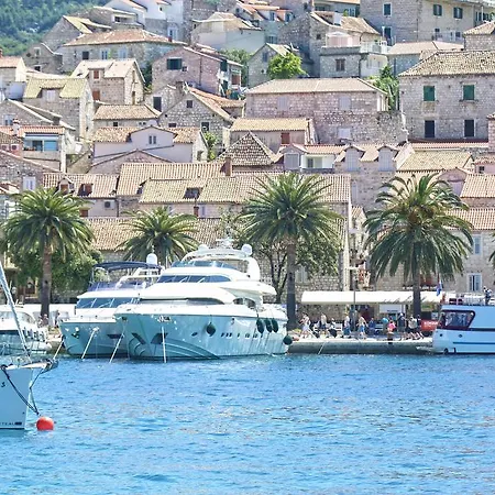 Riva Apartment Hvar Town