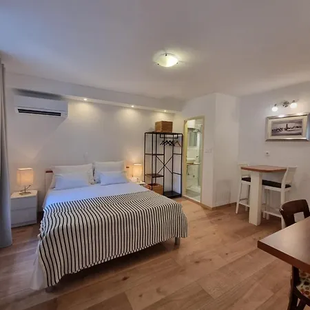 Riva Apartment Hvar Town